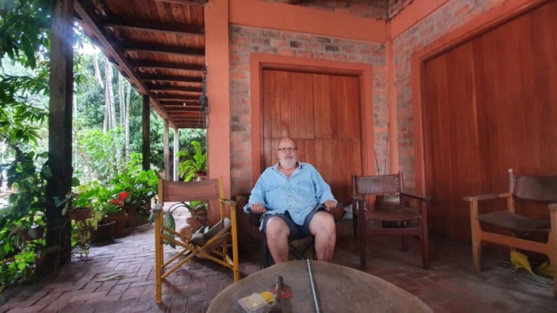 Daniel Robison en su casa de Rurrenabaque, al lado de la carretera que conecta al puente hacia San Buenaventura. Foto: Jimena Mercado